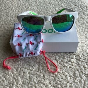 BRAND NEW!!!!! NEVER WORN!! Goodr white sunglasses